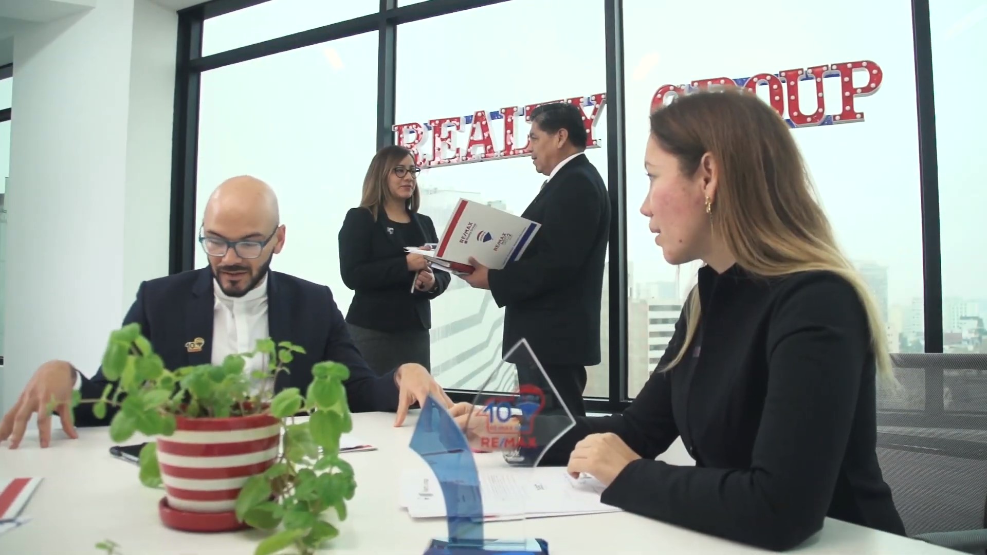 Spot TV REMAX REALTY GROUP